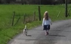 Le chien et l'enfant Le chien et l'enfant